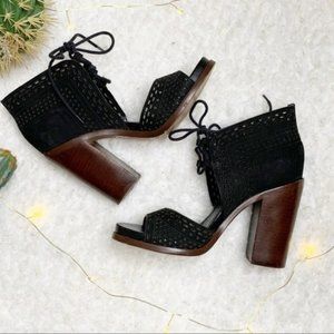 Gianni Bini Gypsie Daze LaceUp Block Heel Size 5.5